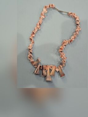 Source Unknown Peach and Cream Shell Necklace